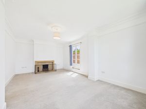 Lounge- click for photo gallery